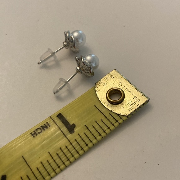 pearl knot stud earrings NEW post back delicate - Picture 6 of 8